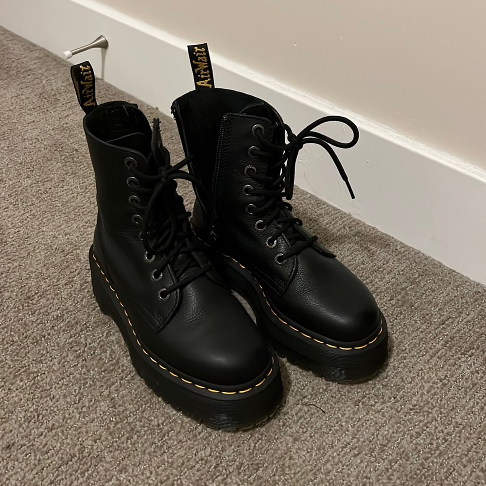 Dr. Martens Jadon Platform Boots in Pisa Smooth Leather